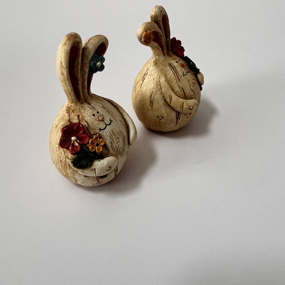 Set of 2 Rustic Easter Bunny Rabbit Figurines Holding Flower Spring Decor Easter - Picture 6 of 9